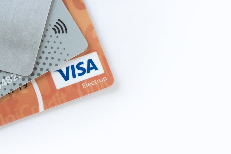 Fourniture carte debit im mcd : tout savoir sur cette option bancaire en 2026