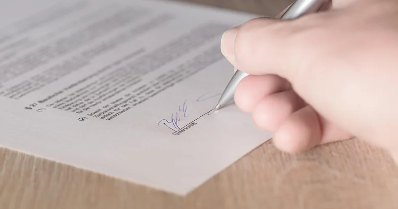 Les questions à poser avant de signer (et qui vous feront économiser 30 %)